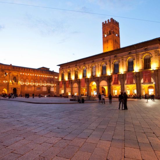 Chauffeur & Limousine Service Bologna - Piazza Maggiore